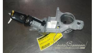 Usagé Serrure de contact + clé Opel Zafira (M75) 1.6 16V Prix € 75,00 Règlement à la marge proposé par Auto Samsen B.V.