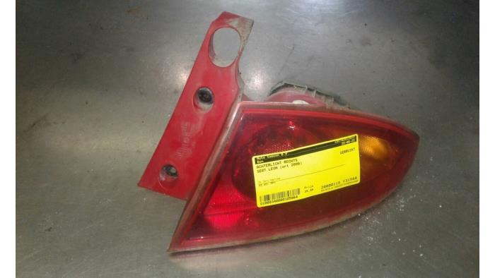 Taillight, right from a Seat Leon (1P1) 2.0 FSI 16V 2006