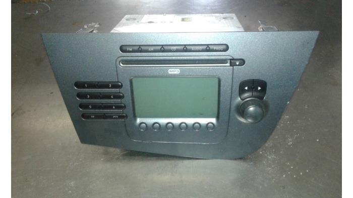 Radio van een Seat Leon (1P1) 2.0 FSI 16V 2006