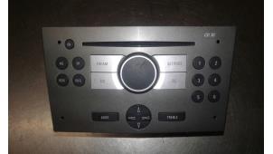 Used Radio CD player Opel Astra H SW (L35) 1.6 16V Twinport Price € 75,00 Margin scheme offered by Auto Samsen B.V.