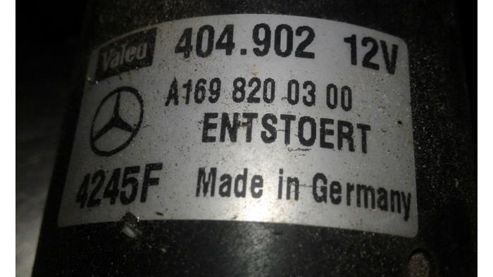 Scheibenwischermotor vorne van een Mercedes-Benz A (W169) 1.7 A-170 5-Drs. 2005
