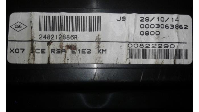 Compteur kilométrique KM d'un Renault Twingo III (AH) 1.0 SCe 70 12V 2015