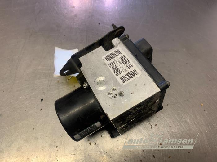 Begagnade ABS-pump Peugeot 407 (6D) 1.6 HDi 16V Pris € 100,00 Marginaltabell erbjuds av Auto Samsen B.V.