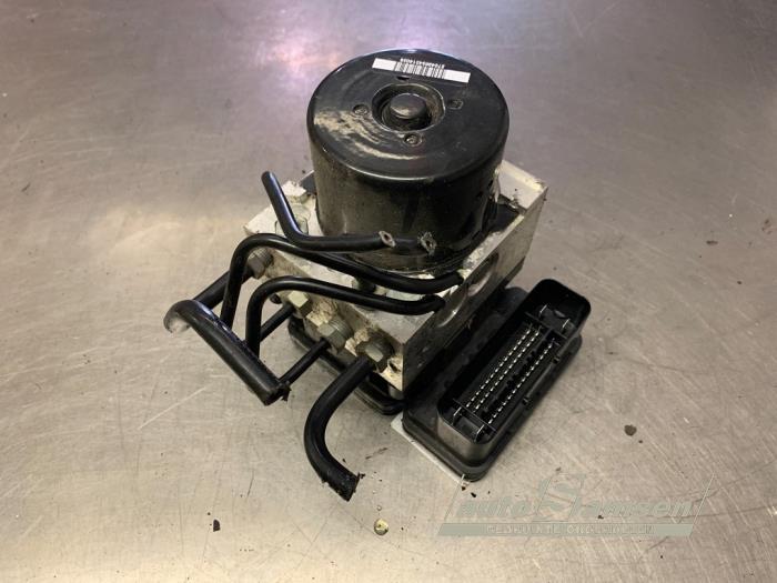 Usagé Pompe ABS Volvo V70 (BW) 2.0 D3 20V Prix € 250,00 Règlement à la marge proposé par Auto Samsen B.V.