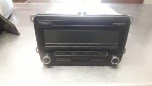 Used Radio CD player Volkswagen Golf V (1K1) 1.6 FSI 16V Price € 75,00 Margin scheme offered by Auto Samsen B.V.
