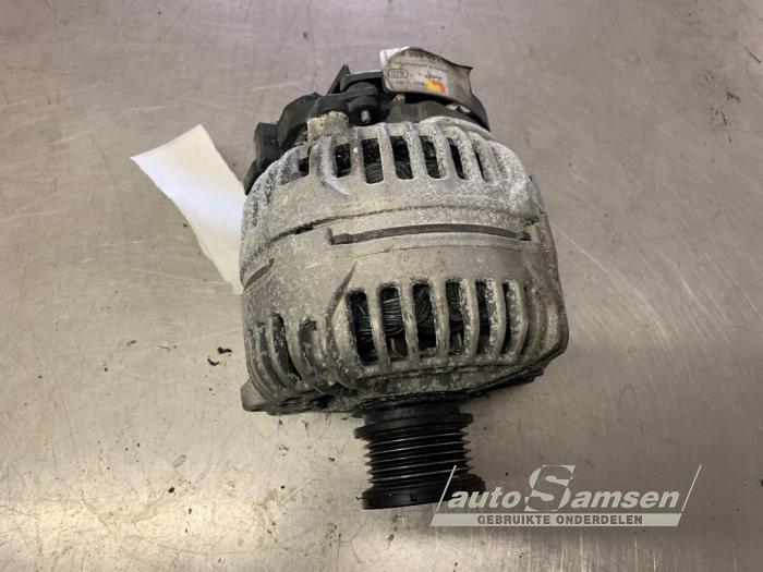 Dynamo van een Audi A4 Avant (B8) 2.0 TDI 16V 2008