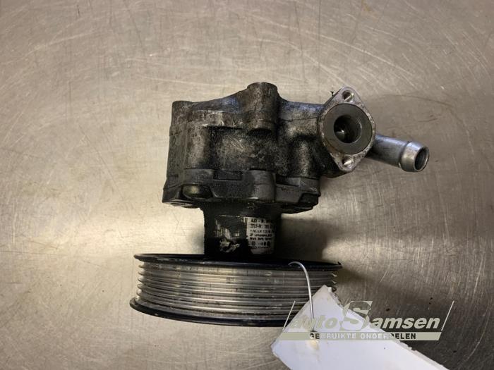 Usagé Pompe de direction Audi A4 Avant (B8) 2.0 TDI 16V Prix € 75,00 Règlement à la marge proposé par Auto Samsen B.V.