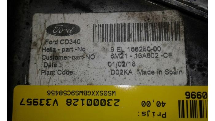 Rücklicht rechts van een Ford S-Max (GBW) 2.0 TDCi 16V 140 2010