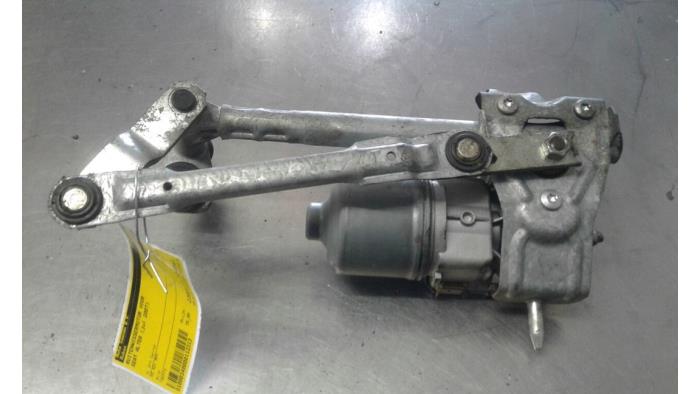 Front wiper motor from a Seat Altea (5P1) 2.0 TFSI FR 16V 2007