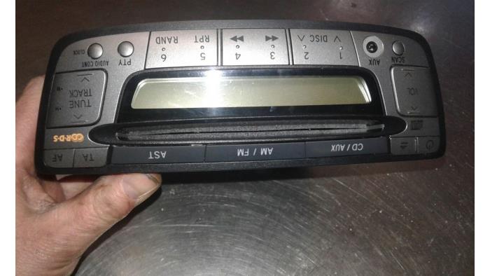 Radio CD Spieler van een Peugeot 107 1.0 12V 2012