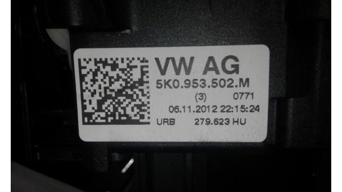 Steering column stalk from a Skoda Superb Combi (3TAC/TAF) 1.6 TDI 2012
