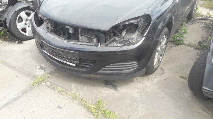 Front bumper from a Opel Astra H GTC (L08)  2007