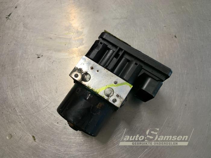 Begagnade ABS-pump Opel Zafira (M75) 1.8 16V Ecotec Pris € 200,00 Marginaltabell erbjuds av Auto Samsen B.V.
