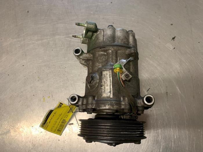 Air conditioning pump from a Peugeot 206+ (2L/M) 1.1 XR,XS 2011