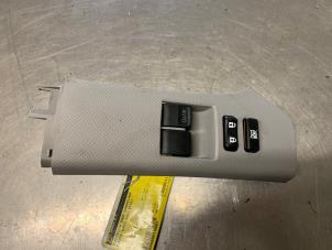 Usados Interruptor de ventanilla eléctrica Toyota Yaris II (P9) 1.33 16V Dual VVT-I Precio € 40,00 Norma de margen ofrecido por Auto Samsen B.V.