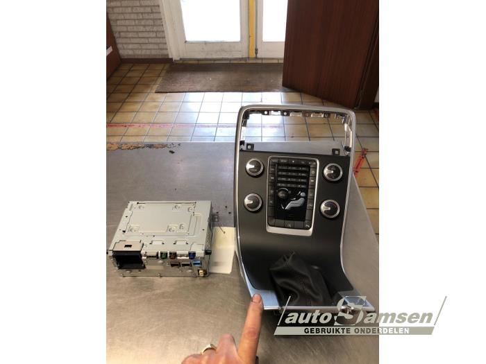 Gebrauchte Radio Volvo V60 I (FW/GW) 1.6 DRIVe Preis € 250,00 Margenregelung angeboten von Auto Samsen B.V.