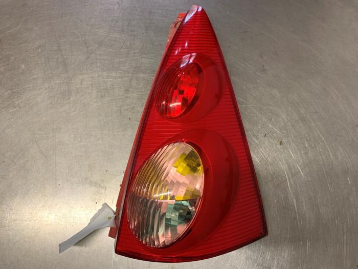 Taillight, right from a Peugeot 107 1.0 12V 2008