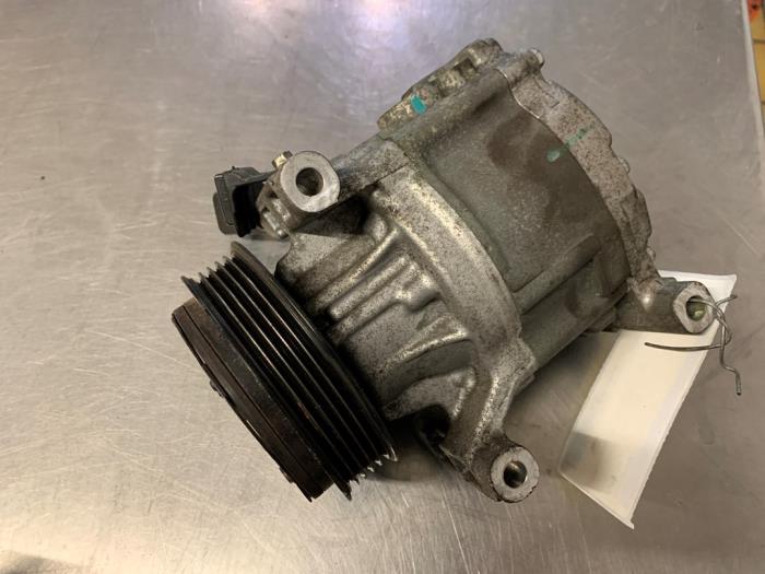 Air conditioning pump from a Ford Ka II  2014