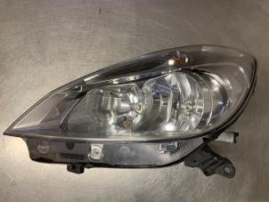 Used Headlight, left Renault Clio III (BR/CR) 1.2 16V 75 Price € 45,00 Margin scheme offered by Auto Samsen B.V.