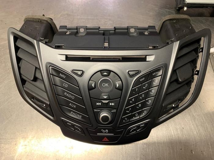Radio van een Ford Fiesta 6 (JA8) 1.0 SCI 12V 80 2017