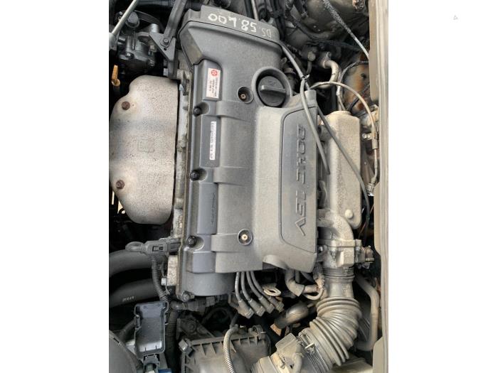 Motor van een Kia Sportage (JE) 2.0 CVVT 16V 4x2 2008