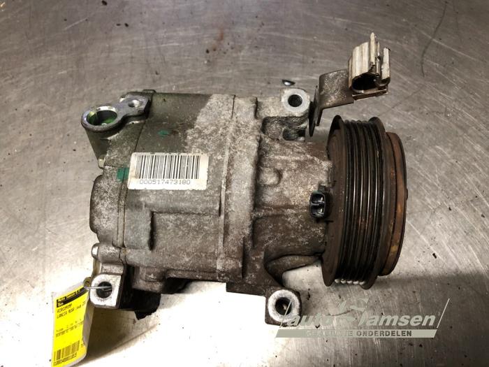 Usagé Compresseur de clim Lancia Musa 1.4 16V Prix € 75,00 Règlement à la marge proposé par Auto Samsen B.V.