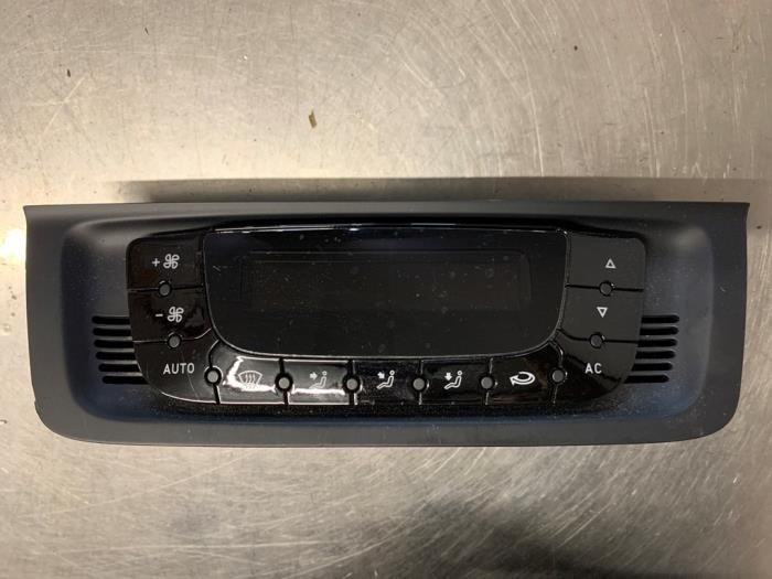 Heater control panel from a Seat Ibiza IV SC (6J1) 1.4 16V 2010