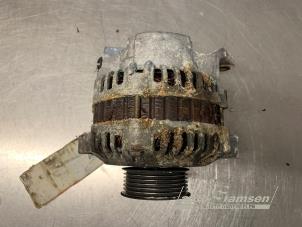 Dynamo van een Nissan Almera Tino (V10M) 2.0 16V CVT 2002