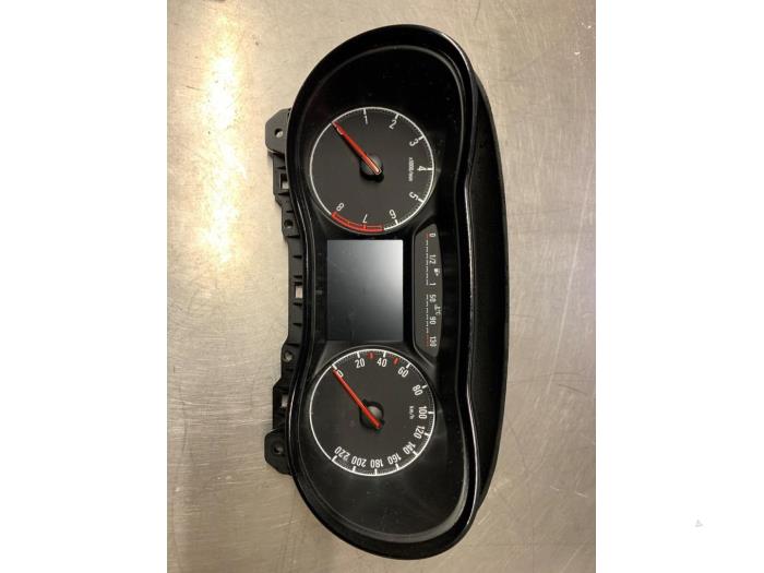 Cuentakilómetros de un Opel Corsa E 1.4 16V 2019