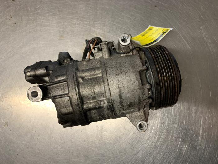 Air conditioning pump from a BMW 3 serie (E90) 318i 16V 2012