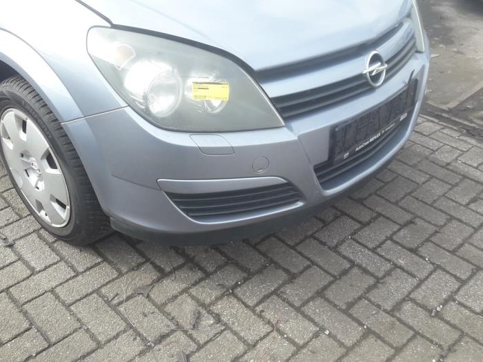 Front bumper from a Opel Astra H (L48) 1.6 16V Twinport 2005