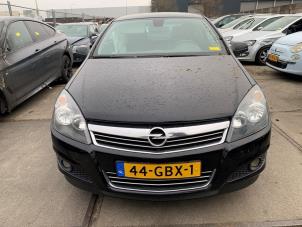 Usagé Capot Opel Astra H GTC (L08) 1.8 16V Prix € 100,00 Règlement à la marge proposé par Auto Samsen B.V.