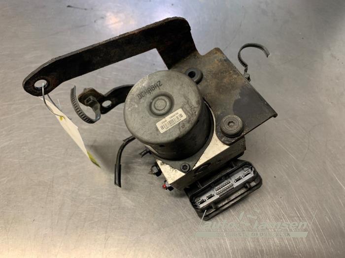 Usagé Pompe ABS Hyundai i10 (F5) 1.1i 12V Prix € 75,00 Règlement à la marge proposé par Auto Samsen B.V.