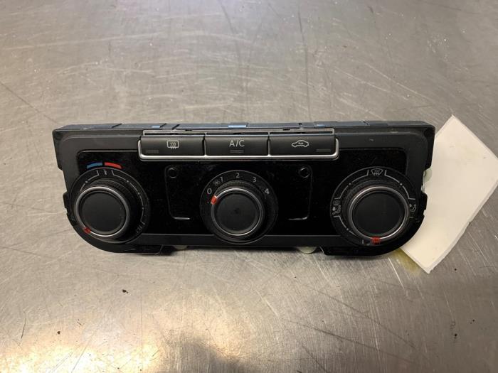 Heater control panel from a Volkswagen Caddy IV 2.0 TDI 75 2015