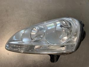 Używane Reflektor lewy Volkswagen Golf V (1K1) 1.4 TSI 122 16V Cena € 65,00 Procedura marży oferowane przez Auto Samsen B.V.