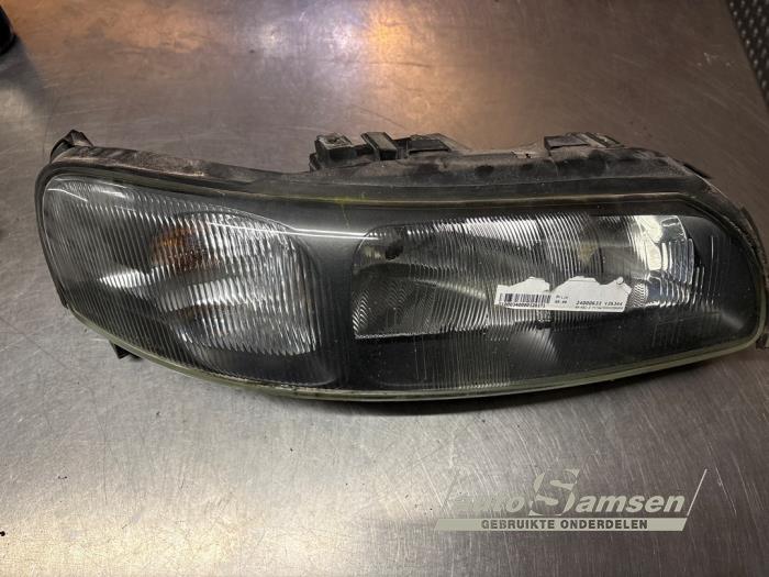 Używane Reflektor prawy Volvo V70 (SW) 2.4 D5 20V Cena € 65,00 Procedura marży oferowane przez Auto Samsen B.V.
