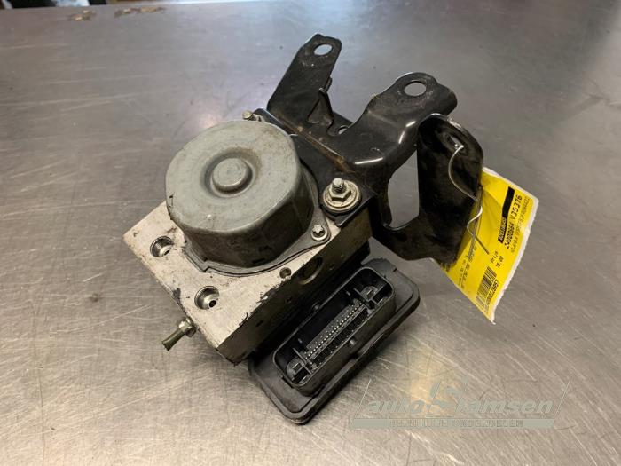 Begagnade ABS-pump Peugeot 108 1.0 12V Pris € 75,00 Marginaltabell erbjuds av Auto Samsen B.V.