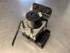 Pompe ABS d'un Toyota Yaris II (P9), 2005 / 2014 1.3 16V VVT-i, Berline avec hayon arrière, Essence, 1.298cc, 64kW (87pk), FWD, 2SZFE, 2005-08 / 2010-11, SCP90 2006