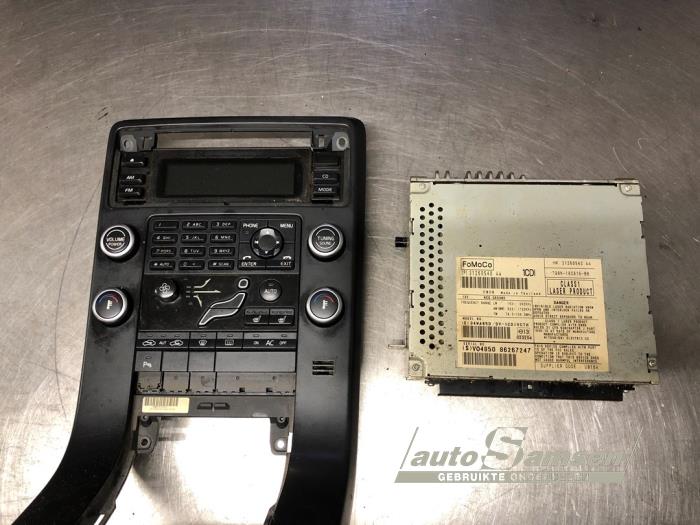 Używane Radio Volvo V70 (BW) 2.4 D5 20V Cena € 150,00 Procedura marży oferowane przez Auto Samsen B.V.