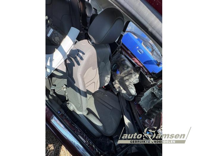 Używane Fotel prawy Opel Adam 1.4 16V Cena € 150,00 Procedura marży oferowane przez Auto Samsen B.V.