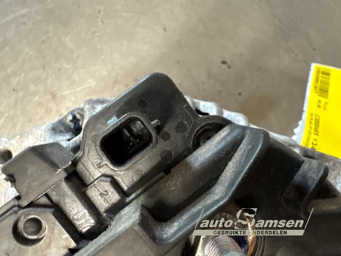 Dynamo van een Renault Clio III (BR/CR) 1.4 16V 2007