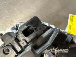 Dynamo van een Renault Clio III (BR/CR) 1.4 16V 2007