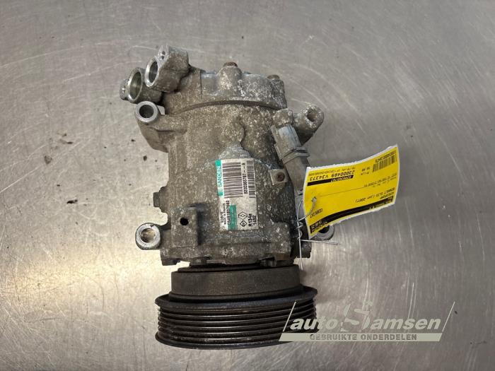 Usagé Compresseur de clim Renault Clio III (BR/CR) 1.4 16V Prix € 50,00 Règlement à la marge proposé par Auto Samsen B.V.