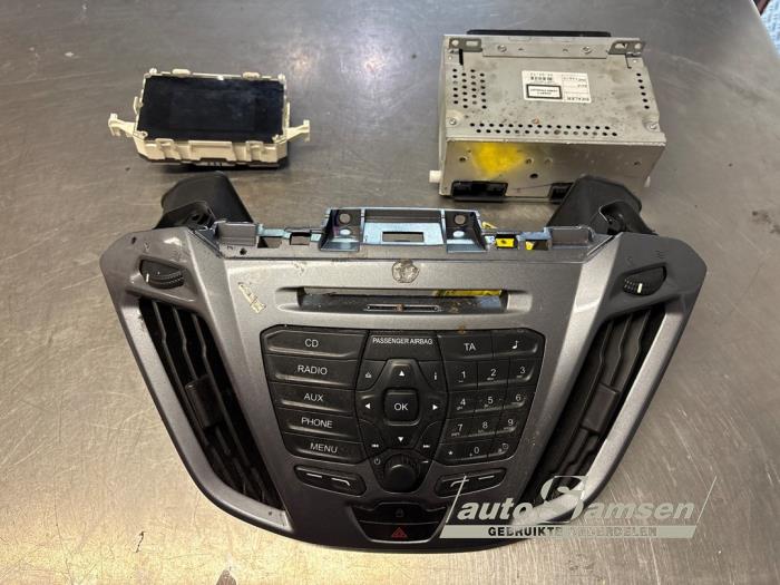 Używane Radio Ford Tourneo Custom 2.2 TDCi 16V Cena € 175,00 Procedura marży oferowane przez Auto Samsen B.V.