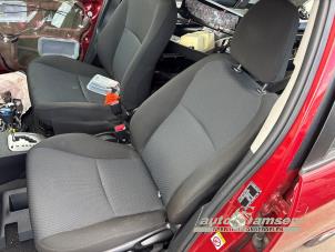Usados Asiento izquierda Toyota Yaris III (P13) 1.5 16V Hybrid Precio € 150,00 Norma de margen ofrecido por Auto Samsen B.V.