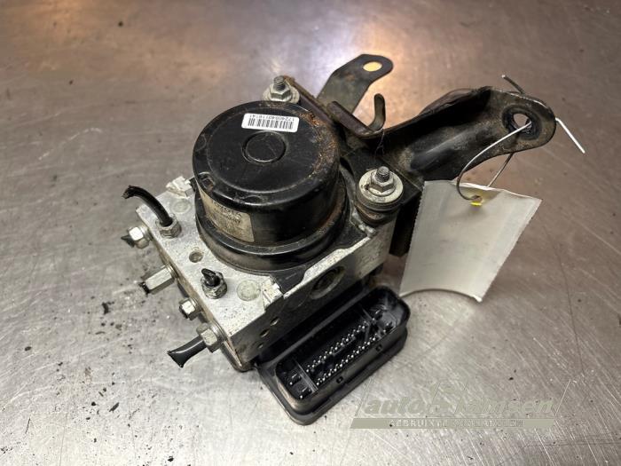 Begagnade ABS-pump Toyota Yaris III (P13) 1.0 12V VVT-i Pris € 100,00 Marginaltabell erbjuds av Auto Samsen B.V.