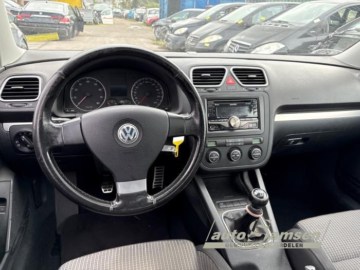 Używane Radio Volkswagen Eos (1F7/F8) 2.0 FSI 16V Cena € 75,00 Procedura marży oferowane przez Auto Samsen B.V.