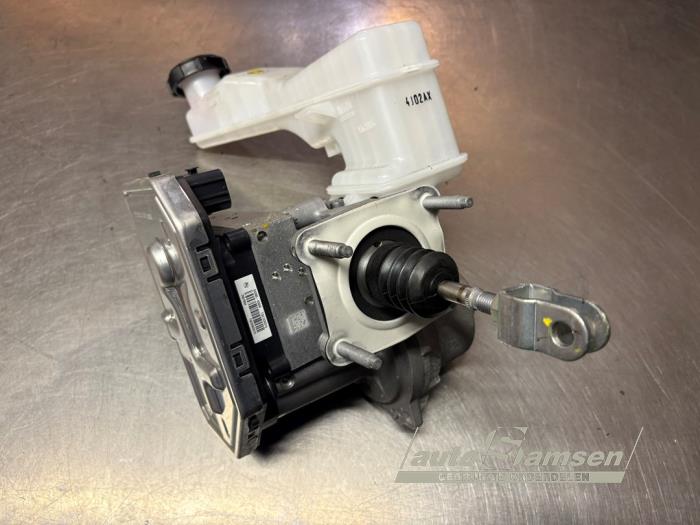 Usagé Servo frein Hyundai Inster (AX1) 49 kWh Prix € 450,00 Règlement à la marge proposé par Auto Samsen B.V.