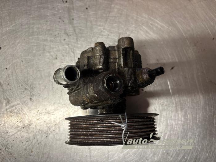 Usagé Pompe de direction Toyota RAV4 (A2) 2.0 16V VVT-i 4x4 Prix € 50,00 Règlement à la marge proposé par Auto Samsen B.V.