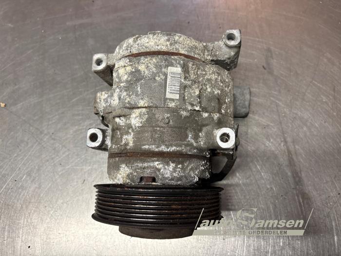 Compresseur de clim d'un Toyota RAV4 (A2) 2.0 16V VVT-i 4x4 2004